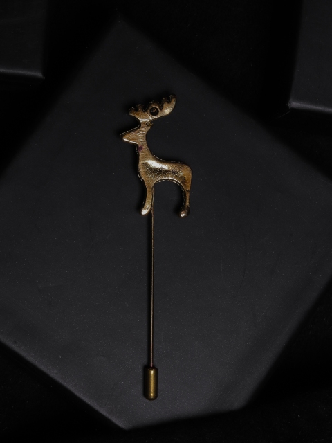 

Jewel Junction Men Gold-Toned Deer Shaped Brooch