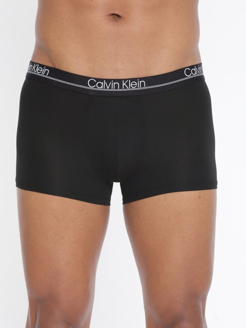 

Calvin Klein Underwear Men Black Solid Trunks NB1497VP8-VP8