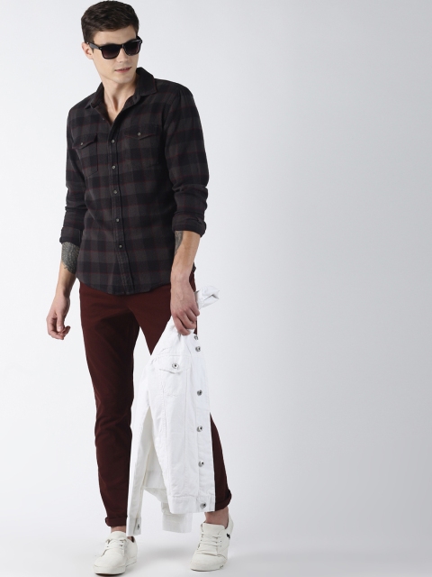 

Blue Saint Men Grey & Black Slim Fit Checked Casual Shirt