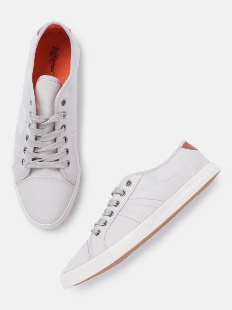 

Roadster Men Grey Solid Sneakers