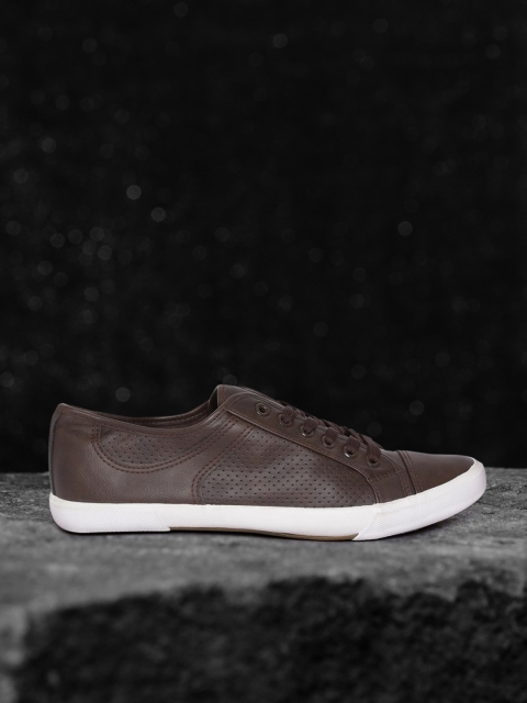 

The Roadster Lifestyle Co Men Brown Sneakers