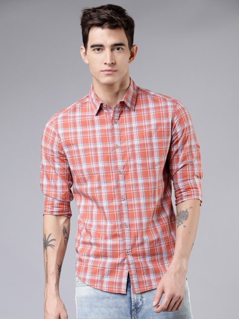 

LOCOMOTIVE Men Coral & White Slim Fit Checked Casual Shirt