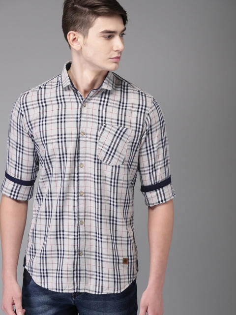 

Campus Sutra Men Off-White & Navy Blue Regular Fit Checked Casual Shirt