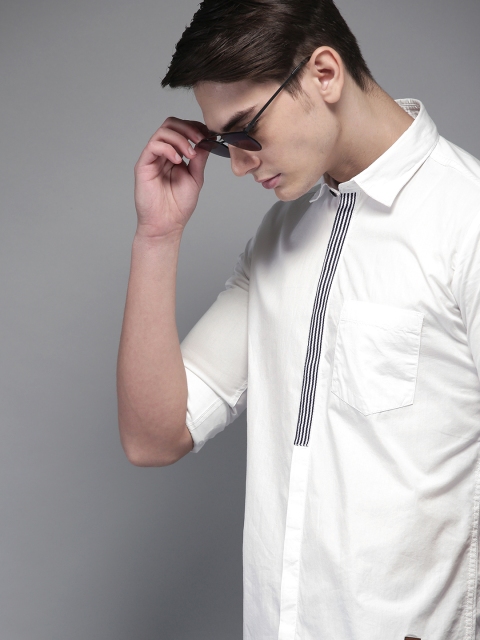 

Campus Sutra Men White Regular Fit Solid Casual Shirt