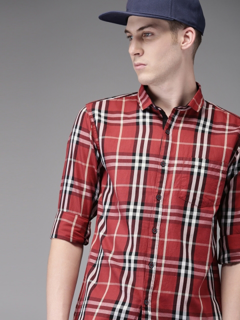 

Campus Sutra Men Standard Red & White Regular Fit Checked Casual Shirt