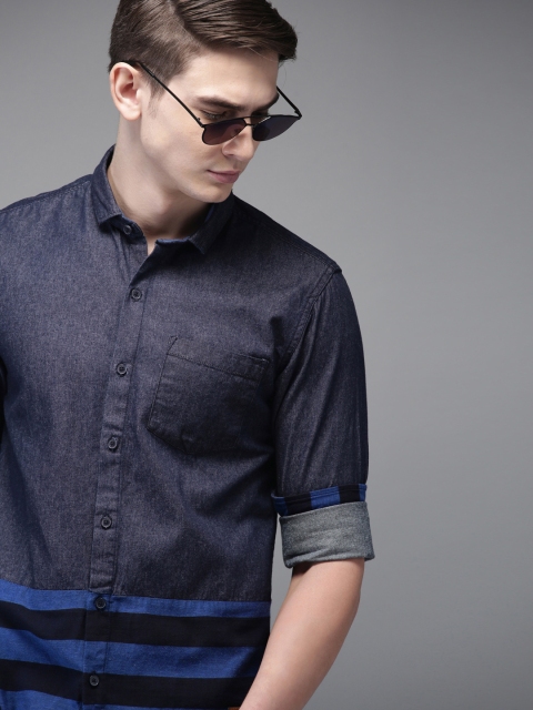 

Campus Sutra Men Blue & Black Regular Fit Striped Chambray Casual Shirt
