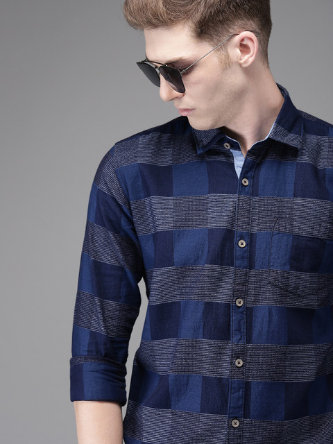 

Campus Sutra Men Navy Blue Regular Fit Checked Casual Shirt