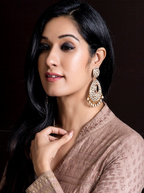 

Rubans Gold-Plated & White Hand Crafted Teardrop Shaped Drop Earrings