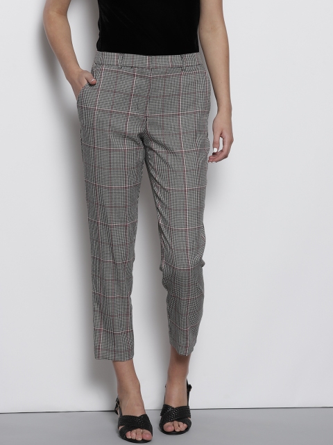 

DOROTHY PERKINS Women Off-White & Black Regular Fit Checked Cropped Trousers