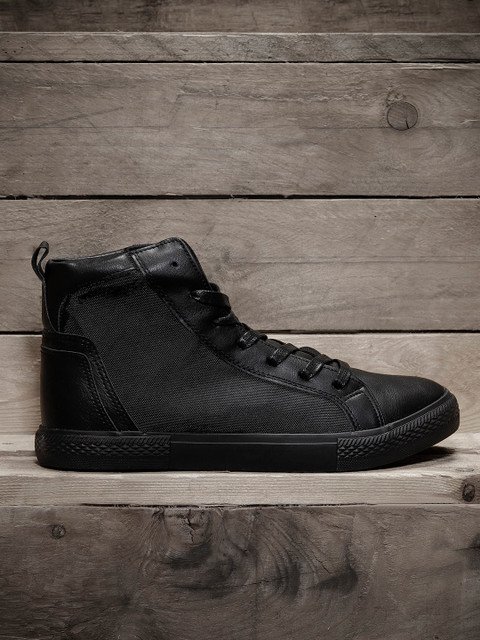 

The Roadster Lifestyle Co Men Black Solid Mid-Top Sneakers
