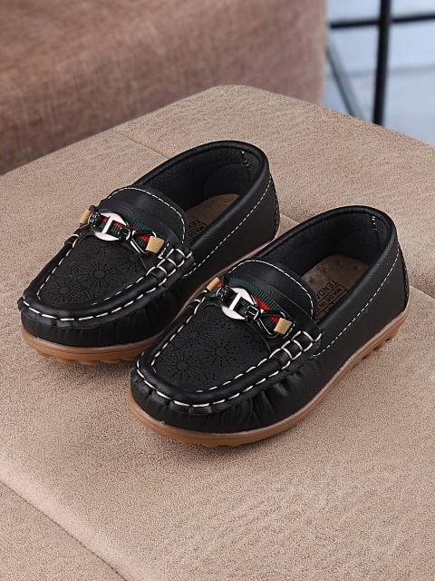 

Walktrendy Boys Black Loafers