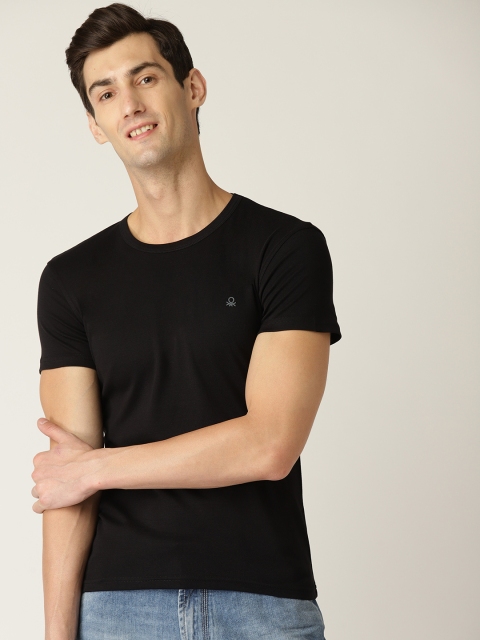 

United Colors of Benetton Men Black Solid Round Neck T-shirt