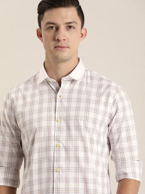 

INVICTUS Men White & Red Slim Fit Checked Casual Shirt