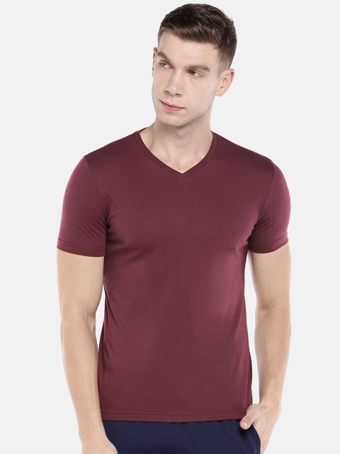 

Sweet Dreams Men Burgundy Solid V-Neck T-shirt