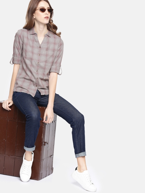 

Roadster Women Grey & Maroon Regular Fit Checked Casual Shirt