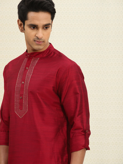 

House of Pataudi Men Maroon Embroidered Straight Kurta