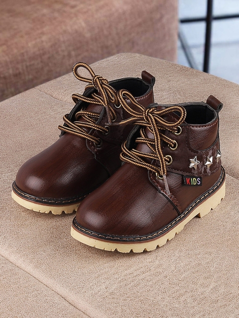 

Walktrendy Boys Brown Flat Boots