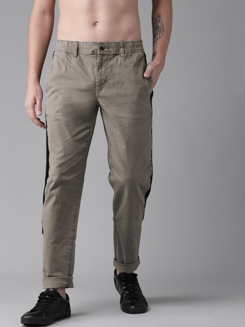 

The Roadster Lifestyle Co Men Grey Slim Fit Solid Trousers