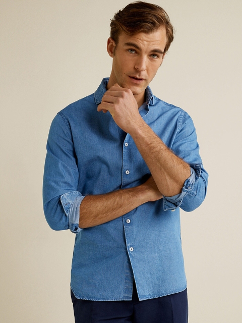 

MANGO MAN Blue Slim Fit Chambray Solid Casual Shirt