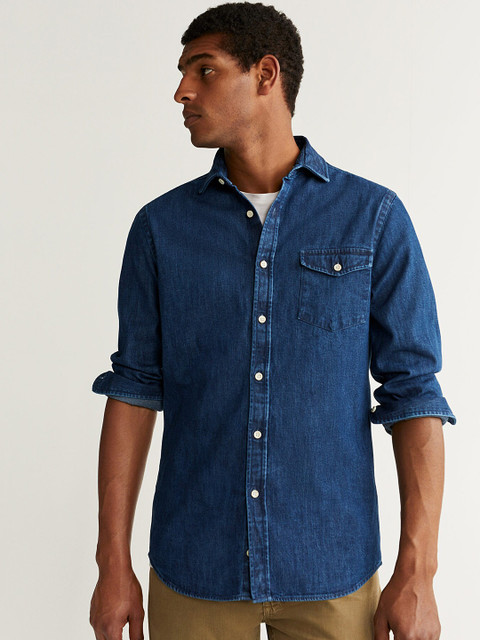 

MANGO MAN Navy Blue Slim Fit Chambray Solid Casual Shirt