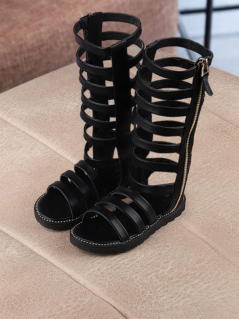 

Walktrendy Girls Black Solid High-Top Gladiators