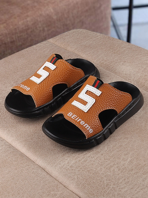 

Walktrendy Boys Tan Brown Printed Sandals