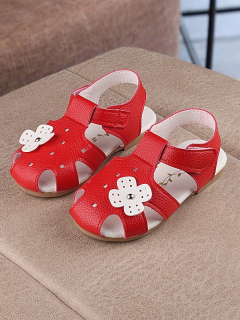 

Walktrendy Girls Red Textured Ballerinas
