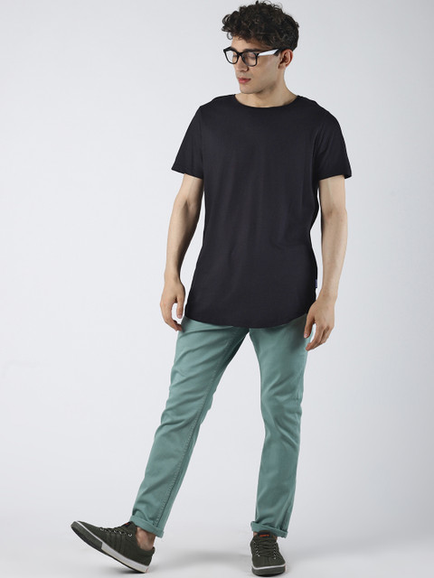

Blue Saint Men Black Solid Round Neck T-shirt