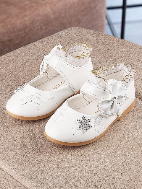 

Walktrendy Girls White Textured Ballerinas