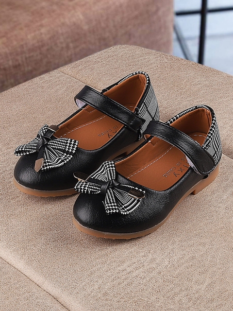 

Walktrendy Girls Black Solid Mary Jane