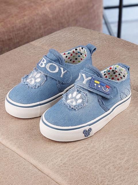 

Walktrendy Kids Blue Solid Slip-On Sneakers