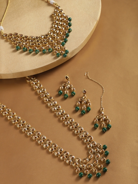 

KARATCART Green Gold-Plated Kundan Studded & Beaded Handcrafted Jewellery Set