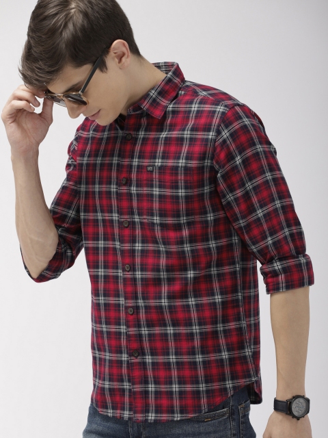 

The Indian Garage Co Men Red & Navy Blue Slim Fit Checked Casual Shirt