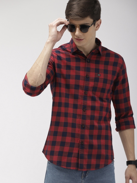 

The Indian Garage Co Men Red & Navy Blue Slim Fit Checked Casual Shirt