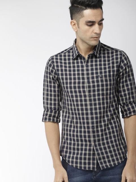 

The Indian Garage Co Men Navy Blue & Beige Slim Fit Checked Casual Shirt