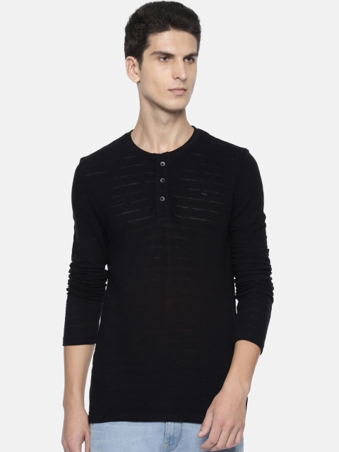 

Lee Men Black Solid Henley Neck Pure Cotton T-shirt