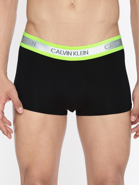 

Calvin Klein Underwear Men Black Solid Trunks 137001
