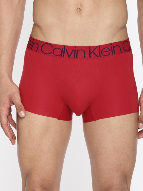 

Calvin Klein Underwear Men Red Solid Trunks NB19063YQ