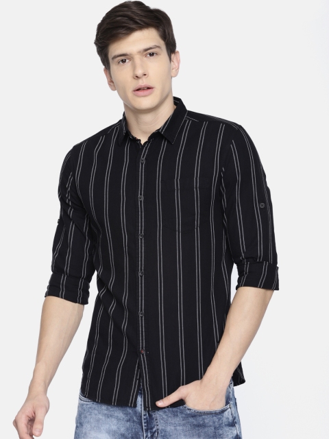 

Ecko Unltd Men Black & White Slim Fit Checked Casual Shirt