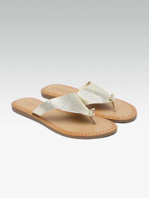 

Steve Madden Women Gold-Toned VITA Solid Open Toe Flats