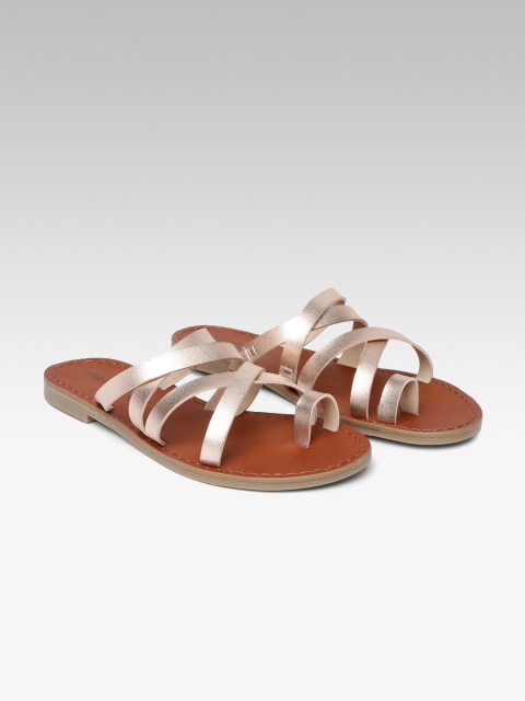

Steve Madden Women Rose Gold Solid One Toe Flats