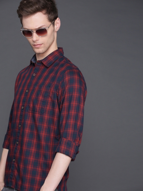 

WROGN Men Red & Navy Blue Slim Fit Checked Casual Shirt