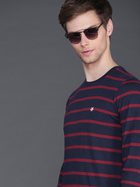 

WROGN Men Navy Blue & Maroon Slim Fit Striped Round Neck T-shirt