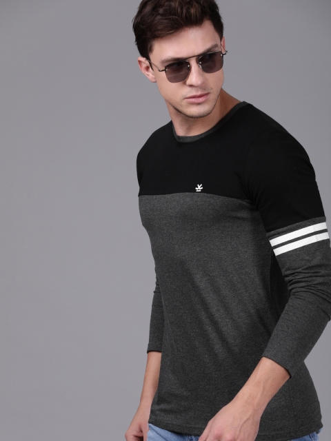 

WROGN Men Charcoal Grey & Black Slim Fit Colourblocked Round Neck T-shirt