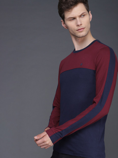 

WROGN Men Navy Blue & Burgundy Colourblocked Round Neck T-shirt