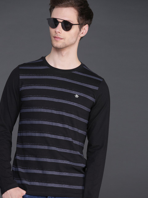 

WROGN Men Black & Blue Striped Round Neck T-shirt
