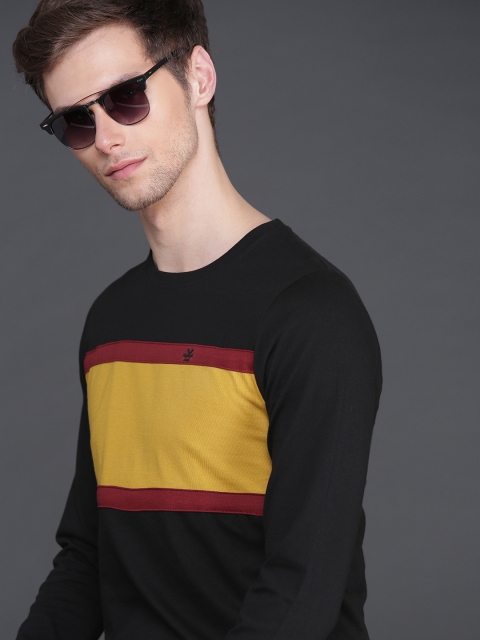 

WROGN Men Black & Mustard Yellow Colourblocked Round Neck T-shirt