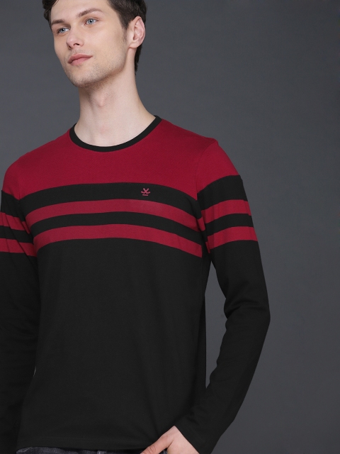 

WROGN Men Red & Black Colourblocked Round Neck T-shirt