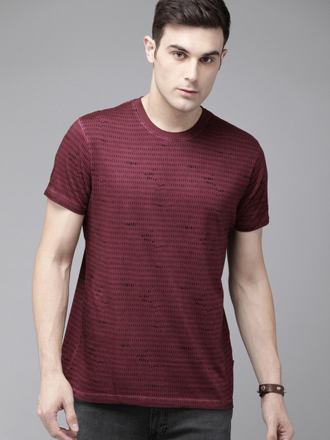 

Roadster Men Burgundy Printed Round Neck T-shirt