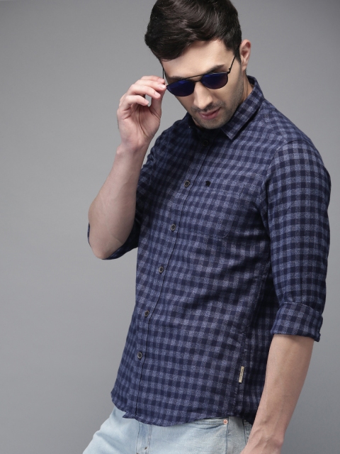 

THE BEAR HOUSE Men Navy Blue & White Slim Fit Checked Casual Shirt